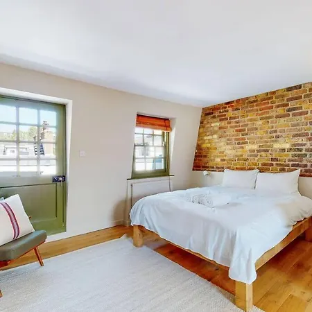 Whimsical 4 Bedroom House In Elephant And Castle Apartment