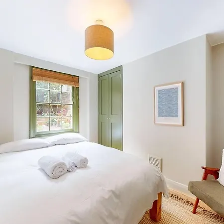 Whimsical 4 Bedroom House In Elephant And Castle Apartment
