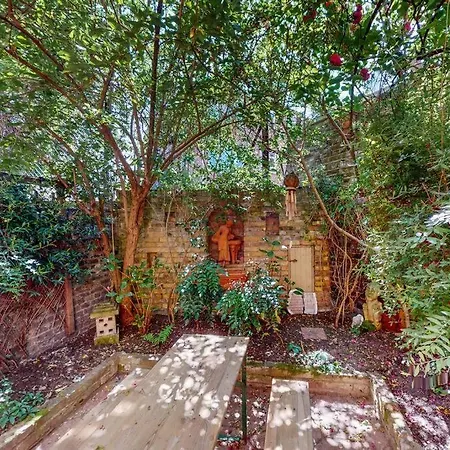 Whimsical 4 Bedroom House In Elephant And Castle London