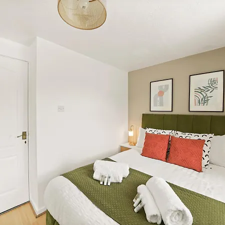Holiday home East House Near Tube With Parking London