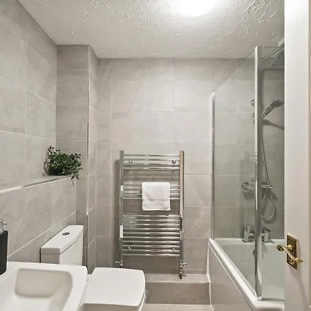 Holiday home East House Near Tube With Parking *