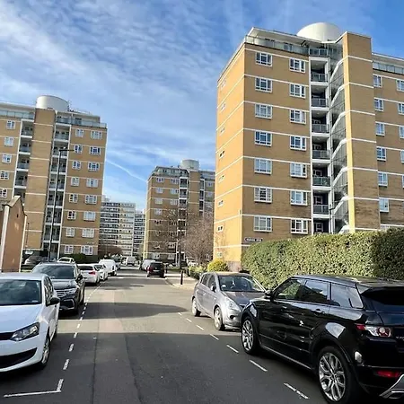 Apartment Lovely 3 Bedrooms Flat *