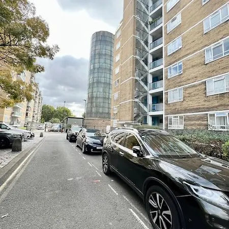 Apartment Lovely 3 Bedrooms Flat *