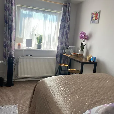 One Double Bedroom In A Shared Apartment *