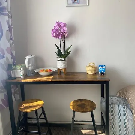 One Double Bedroom In A Shared * London