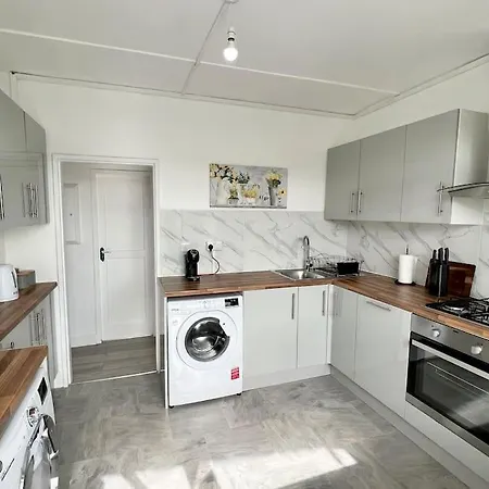 Apartment Lovely 3 Bedrooms Flat London