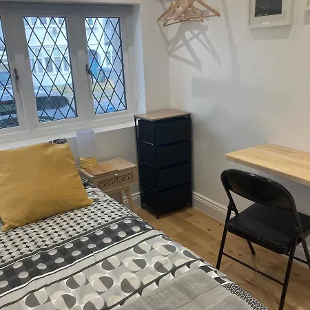 Apartment Cosy Self Contained With Private Bathroom 10 Mins To Wembley Stadium *