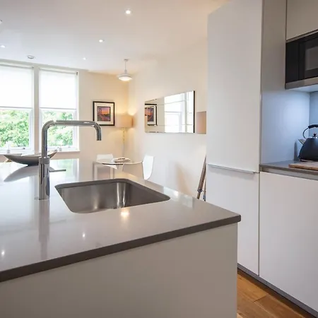 Apartment Kensington High Street One Bed London