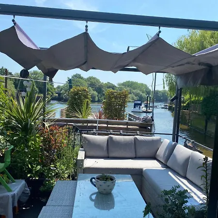 Tean Lovely Houseboat On The River Thames Botel *
