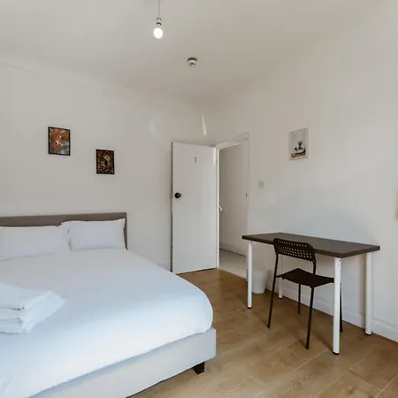 Plaistow Cosy Double - 8 Guest house