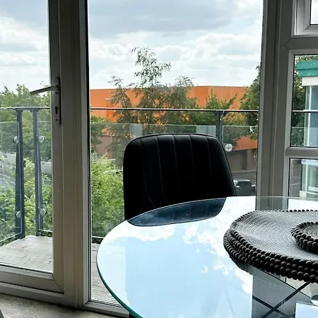Apartment Cosy 2 Bed 5 Min Walk From London Tube Station *