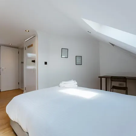 Plaistow Cosy Double - 8 *