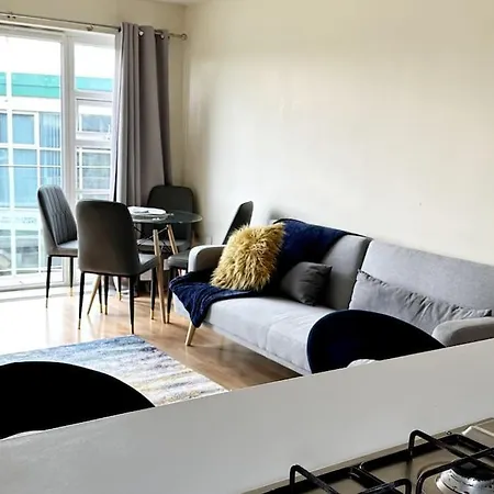 Cosy 2 Bed 5 Min Walk From London Tube Station *