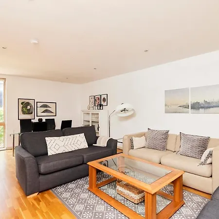 The Jasper Walk Escape - Charming 2bdr Flat With Balcony Apartment