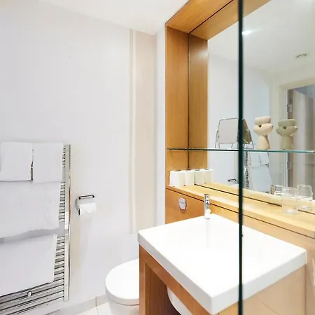 The Jasper Walk Escape - Charming 2bdr Flat With Balcony Apartment
