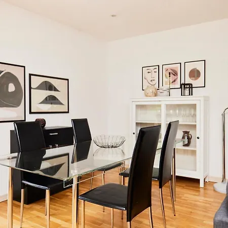 The Jasper Walk Escape - Charming 2bdr Flat With Balcony
