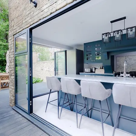 Apartment Central, Stylish And Spacious 4 Bedroom House 2,5 Bathrooms In Shepherd's Bush *