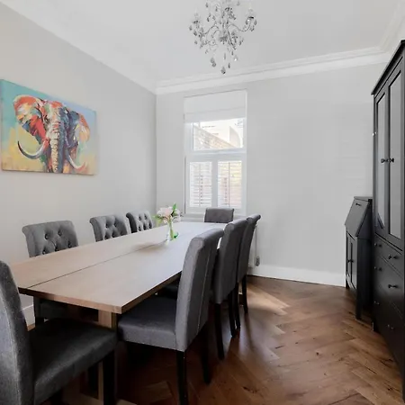Apartment Central, Stylish And Spacious 4 Bedroom House 2,5 Bathrooms In Shepherd's Bush *