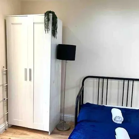Beautiful One Bedroom Flat In Location Apartment
