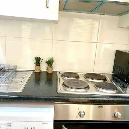 Beautiful One Bedroom Flat In Location Apartment London