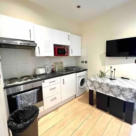 Beautiful One Bedroom Flat In Location London