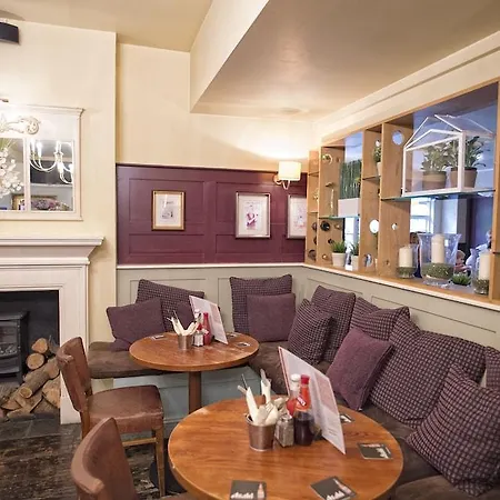 The Crown 4*