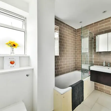 Apartment Ladbroke Grove - 2 Bed Near Portobello & Golborne Road London