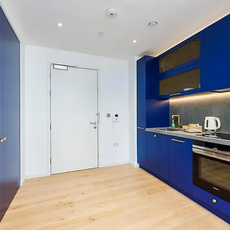 Luxury Apartment-business-relocation-canary Wharf *