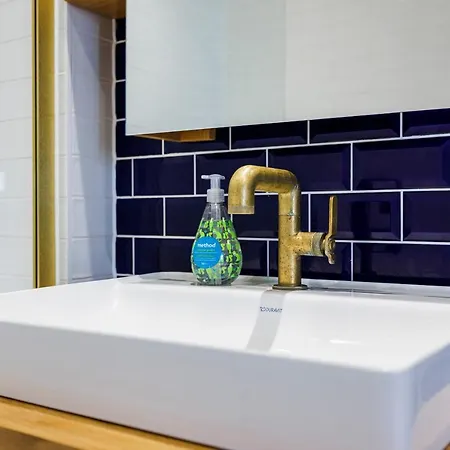 Luxury Apartment-business-relocation-canary Wharf