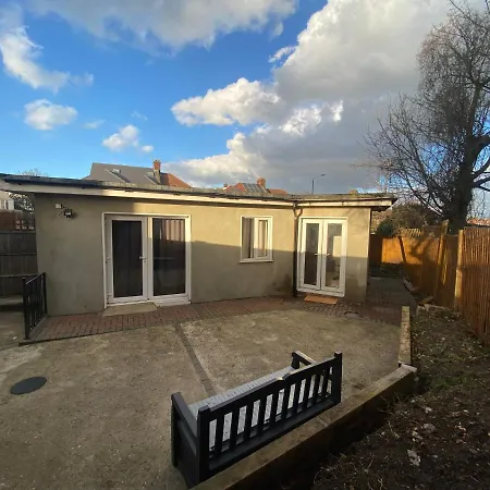 Private House With Free Park For Group Near Wembley Station Holiday home London