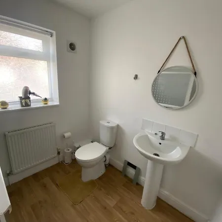 Private House With Free Park For Group Near Wembley Station * London