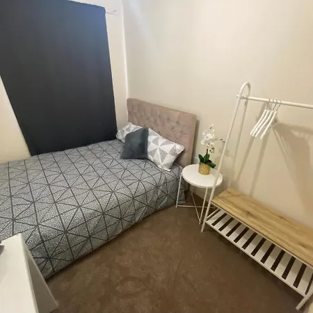 Private House With Free Park For Group Near Wembley Station *