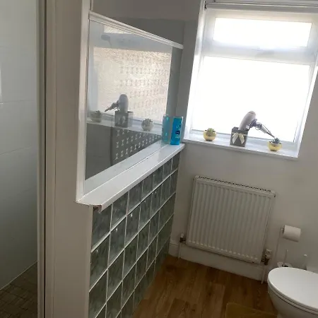 Private House With Free Park For Group Near Wembley Station Holiday home *