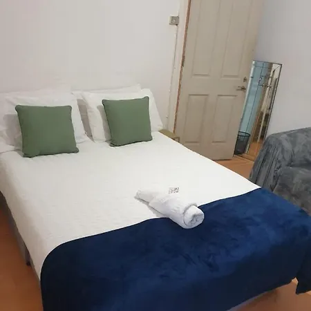 Balham, South Spacious F2, 6 Available Guest house London