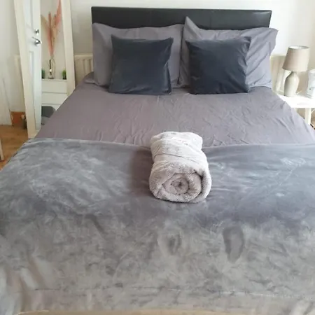 Guest house Balham, South Spacious F2, 6 Available London