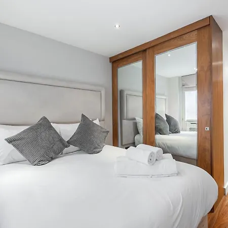 Apartment Stylish 2bd Flat Opposite Harrods Prime Location London