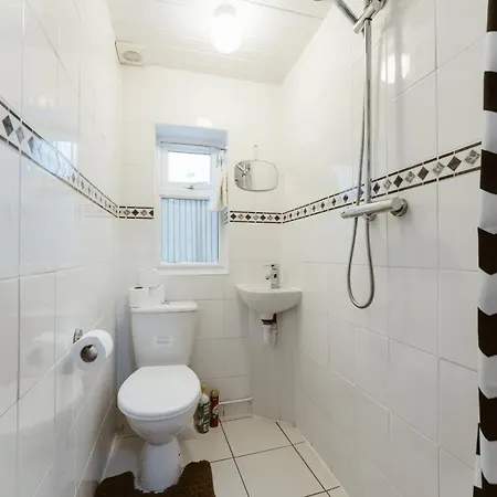 Plaistow Cosy Double - 8 London