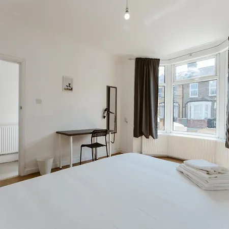 Plaistow Cosy Double - 8 * London