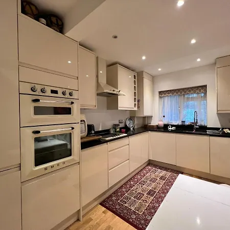 Luxury With Private Bathrooms * London