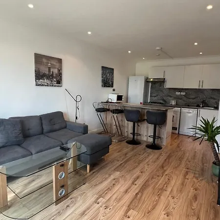 Comfy 2 Bedroom - Finchley Road, Apartment London