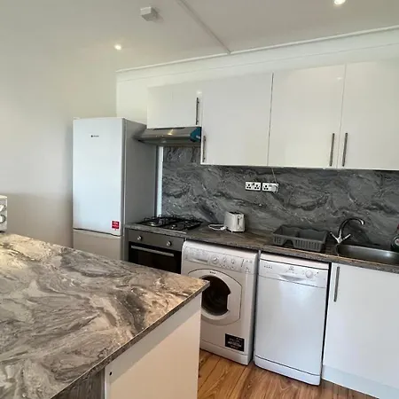 Comfy 2 Bedroom - Finchley Road, Apartment