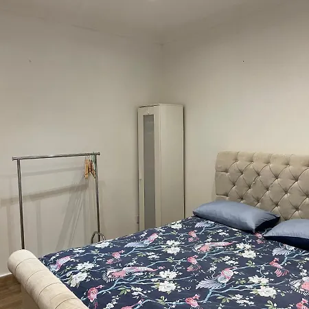 Private Room- Direct Travel Central/ Heathrow Guest house London