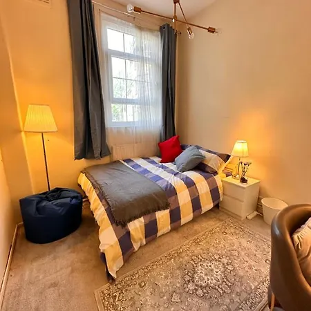 2 Amazing Double In Whitechapel * London