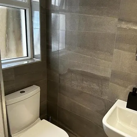 Apartment Acton 2 Bedroom With Two Bathrooms London