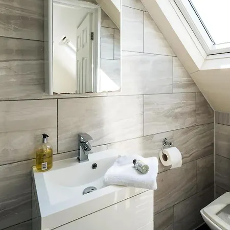 Golders 5 Stars Modern Apartment London