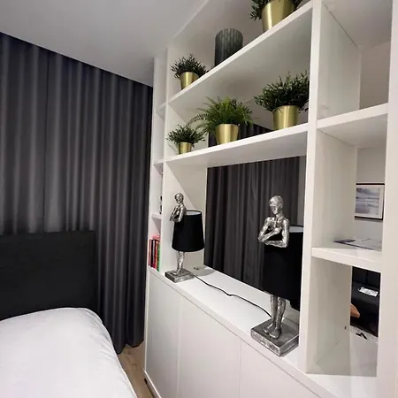 Lhr Apartment