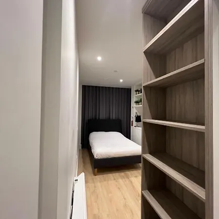 Apartment Lhr