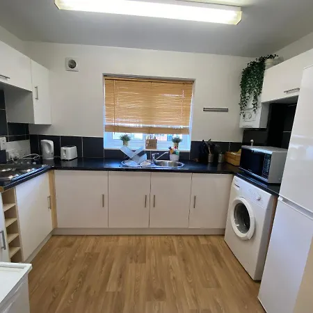 Holiday home Private House With Free Park For Group Near Wembley Station London