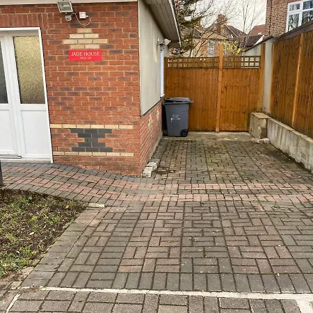 Holiday home Private House With Free Park For Group Near Wembley Station *