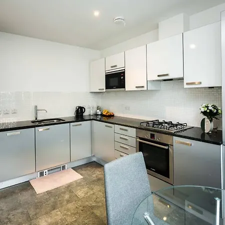 Chic And Spacious Flat Near Bond Street
